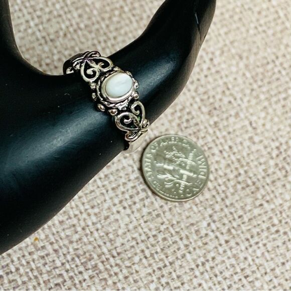 Sterling Silver Mother of Pearl Scrollwork Ring - Picture 2 of 3
